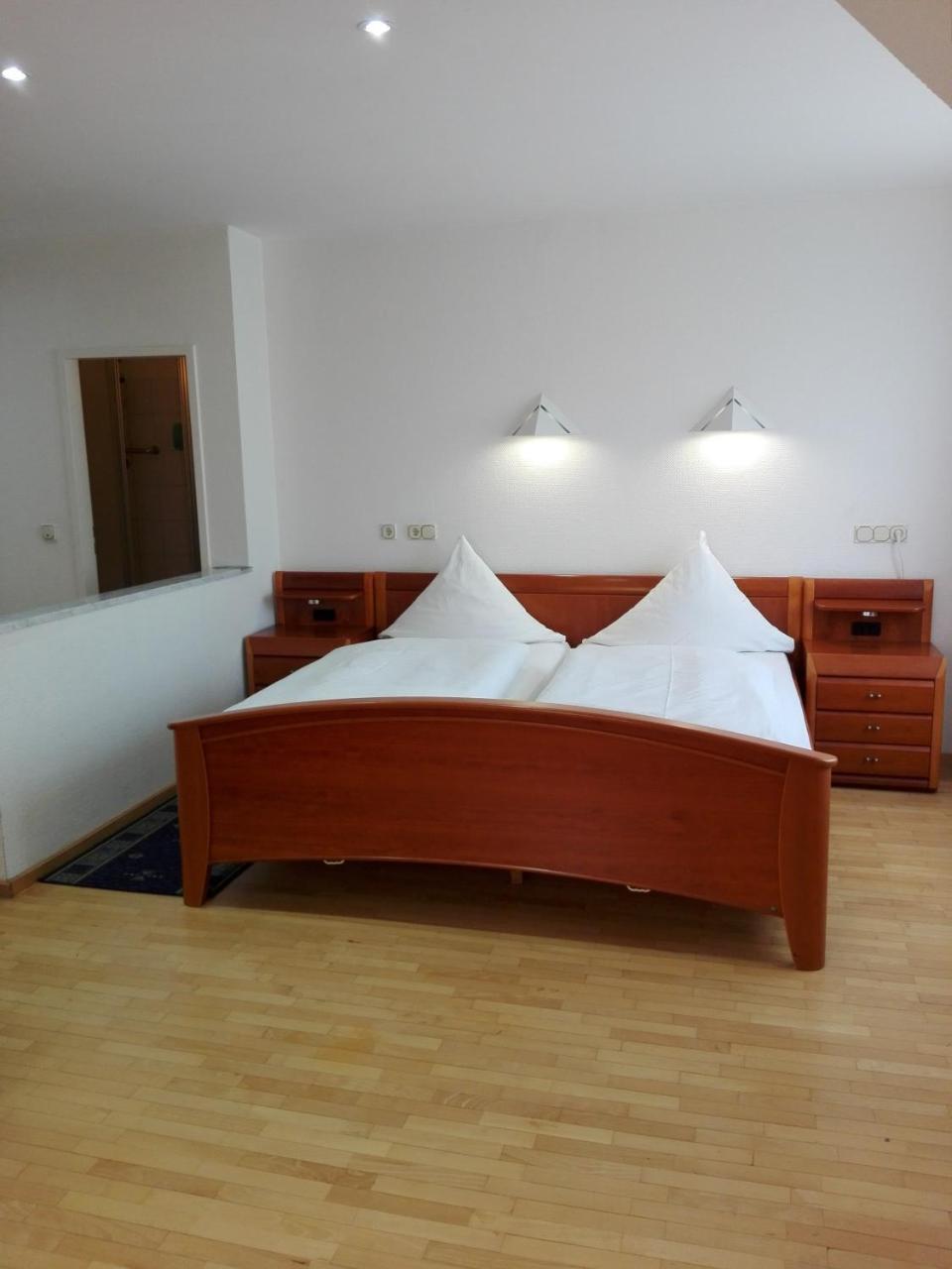 Hotel Restaurant 1000 Кельн Номер фото